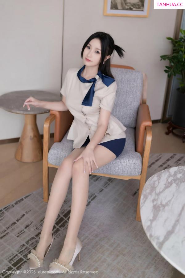   [XiuRen]高清写真图 2025.08.27 No.10697 杏子Yada 性感OL第2张图片